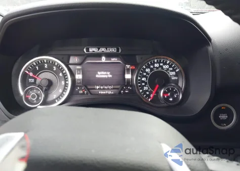 2021 Ram 1500 Big Horn 4X4 5'7 Box z USA, uszkodzony, nr VIN 1C6SRFFTXMN538529